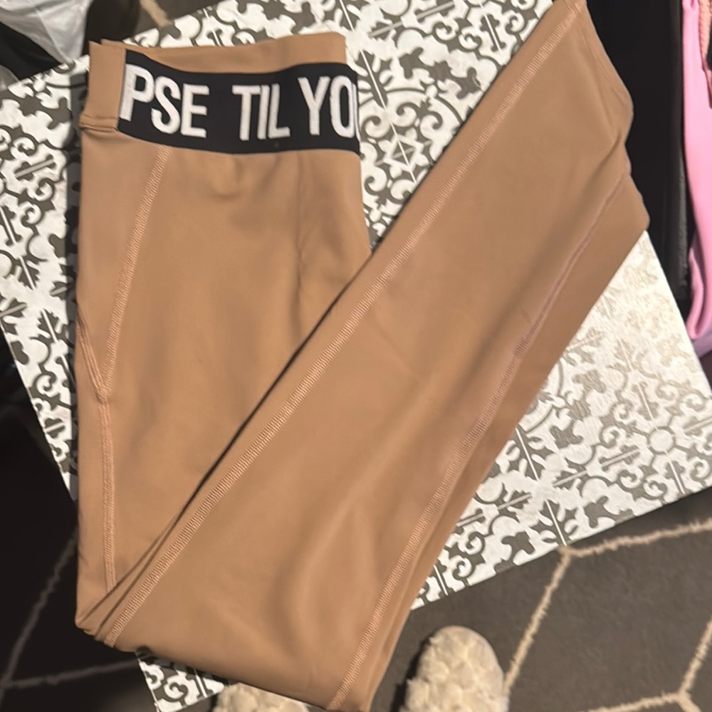 EUC women’s Tan Leggings